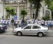 VIDEO&FOTO Imaginile unei zile nebune » Colivă şi violenţe la Înalta Curte