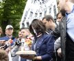 VIDEO&FOTO Imaginile unei zile nebune » Colivă şi violenţe la Înalta Curte