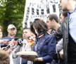 VIDEO&FOTO Imaginile unei zile nebune » Colivă şi violenţe la Înalta Curte