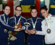 Simona Pop, Ana Brînză, Amalia Tătăran și Maria Udrea (de la
stînga la dreapta) cu trofeul și medaliile de la Rio Foto: Augusto Bizzi