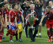 Jupp Heynckes dansează cu trofeul Ligii Campionilor alături de jucătorii săi // Foto: Reuters
