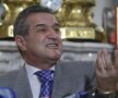 Adrian Năstase îl compătimeşte pe patronul Stelei: ”Îmi pare rău de ce i se întîmplă lui Gigi Becali!”