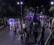La sosirea fotbaliştilor, poliţiştii au lăsat fanii să pregătească întîmpinarea