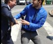 Filmat cu un iPad de al doilea ziarist, Preziosi îl agresează pe reporter și-i face bucăți camera cu care voia să înregistreze discuția