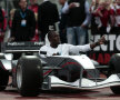 Usain Bolt şi-a făcut intrarea pe stadionul din Oslo la volanul unui monopost electric de Formula 1