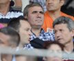 FOTO Hagi, inamicul dinamoviştilor » "Regele" jignit de fanii "cîinilor" la finala Juniorilor A