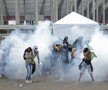 FOTO Haos la primul meci de la Cupa Confederaţiilor » Alergaţi cu caii, vînaţi cu gloanţe de cauciuc şi gaze lacrimogene
