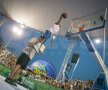 GALERIE FOTO / Nebunie de zile mari la Bucureşti » Gravitaţia a fost ridiculizată la Wizz Air Sport Arena Streetball!