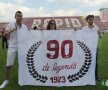 FOTO Fanii Rapidului au sărbătorit cu jucătorii împlinirea a 90 de ani de la înfiinţarea clubului