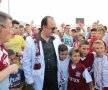 FOTO Fanii Rapidului au sărbătorit cu jucătorii împlinirea a 90 de ani de la înfiinţarea clubului