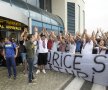 VIDEO şi FOTO Jucătorii Stelei au fost aşteptaţi de fani la sosirea din cantonamentul din Austria
