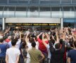 VIDEO şi FOTO Jucătorii Stelei au fost aşteptaţi de fani la sosirea din cantonamentul din Austria