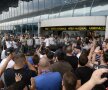 VIDEO şi FOTO Jucătorii Stelei au fost aşteptaţi de fani la sosirea din cantonamentul din Austria