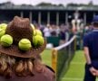 Originalitate. All England Club e singurul loc din lume în care o asemenea pălărie se potriveşte de minune // Foto: Reuters