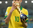 Neymar și cel mai prețios trofeu de pînă acum al carierei // Foto: Guliver/GettyImages