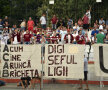Fanii giuleşteni au sancţionat decizia Ligii de a păstra 18 echipe în Liga 1 la presiunile Digi