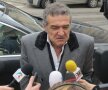 FOTO Becali, impresionat de 3 cărţi citite în închisoare: "Mi-au salvat sufletul care era plin de rugina păcatelor"