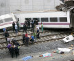 Oameni scoşi din tren. Oameni răniţi. Oameni morţi