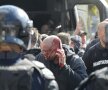 VIDEO şi FOTO Violenţele s-au mutat în stadion! Jandarmii au intervenit în forţă în sectorul ultraşilor maghiari