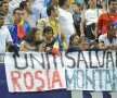 DIRECT DIN STRADĂ. Fanii au purtat pe stadion şi mesajele protestelor din Piaţa Universităţii