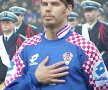 În tricoul Croaţiei şi cu o poziţie care spune multe