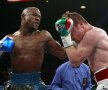 Mayweather l-a dominat pe Saul "Canelo" Alvarez în meciul de duminică // Foto: Reuters