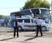 Polițiștii n-au permis accesul juveților în interiorul complexului sportiv // Foto: Bogdan Dănescu (Craiova)