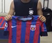 GALERIE FOTO Lucian Goian, un fotbalist cu suflet mare » Fostul dinamovist organizează licitaţii caritabile cu tricouri ale fotbaliştilor