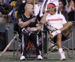 Andre Agassi şi Rafa Nadal în timpul unui meci demonstrativ din 2010, de la Indian Wells, cînd s-au strîns fonduri pentru sinistraţii din Haiti // Foto: Reuters