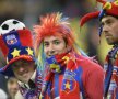 TRUP ŞI SUFLET PENTRU CULORI. Steliştii au colorat tribunele, deşi arena n-a fost plină

