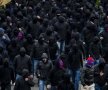 VIDEO şi FOTO » Închide UEFA porţile la Basel - Steaua? Proteste împotriva sponsorului Ligii, 23 de răniţi şi 10 arestaţi la meciul elveţienilor cu Schalke