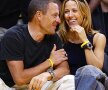 Sheryl Crow l-a văzut pe Lance Armstrong în timp ce îşi transfuziona sînge într-un avion privat!