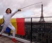 FOTO Cu spada lîngă Tour Eiffel » Ana Maria Brînză a realizat o şedinţă foto inedită la Paris