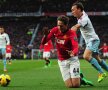 Adnan Januzaj (în roşu), aripa lui Man. United, s-a obişnuit să plonjeze în careu cum simte un adversar în apropierea sa // Foto: Guliver/GettyImages