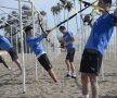 GALERIE FOTO Antrenament fără Adrian Mutu » Cosmin Contra şi-a scos jucătorii pe plajă