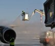 Operațiune de degivrare pe Aeroportul Otopeni din București