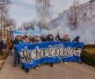 Marşul fanilor s-a încheiat în faţa bustului lui Klein // Foto: Doralin Tunas