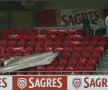 Bombardament cu panouri metalice! » Vîntul a răvăşit Estadio da Luz. Derby-ul Benfica - Sporting a fost amînat pentru azi