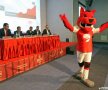 FOTO Şi-au pus mascotă din "Tom şi Jerry" » Dinamoviştii l-au prezentat oficial pe "Spike" ;)