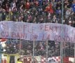 FOTO Încă o gafă a suporterilor lui Dinamo! Euforia derby-ului i-a făcut să uite să termine un cuvînt dintr-un banner :)