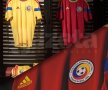 GALERIE FOTO Cu alt look împotriva lui Lionel Messi » Tricolorii au prezentat azi noile echipamente