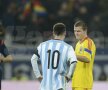 FOTO Reacţie debusolată » Imagini inedite cu Lionel Messi, prins în "războiul" Alexandru Bourceanu vs. Gabi Torje pentru tricou