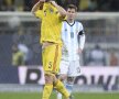 FOTO Reacţie debusolată » Imagini inedite cu Lionel Messi, prins în "războiul" Alexandru Bourceanu vs. Gabi Torje pentru tricou