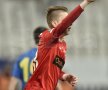 VIDEO "Cîini" de Europa » Dinamo o învinge pe Corona, 1-0, şi urcă pe locul 4