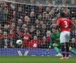 Steven Gerrard, căpitanul lui Liverpool, transformă primul penalty. Lîngă bară, imposibil de apărat // Foto: Guliver/GettyImages