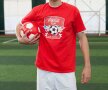 GALERIE FOTO Dorin Rotariu, vedetă în reclame » Mijlocaşul lui Dinamo promovează fotbalul pentru liceeni!
