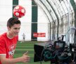 GALERIE FOTO Dorin Rotariu, vedetă în reclame » Mijlocaşul lui Dinamo promovează fotbalul pentru liceeni!