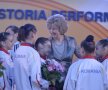 Directorul OMV Petrom, Mariana Gheorghe înconjurată de gimnastele din lotul olimpic
