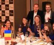Fetele au ciocnit un pahar cu vin negru la dineul oficial dinainte de începerea disputei cu Serbia. A fost de bun augur 