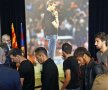Jucătorii Barcelonei îi aduc un ultim omagiu fostului lor antrenor